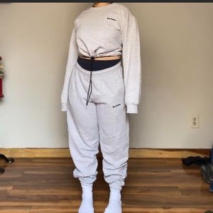 Urban Outfitters Sweat Suit Set
iets Frans